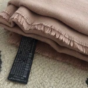 Zara Accessories - Zara scarf ๐งฃ very big and beautiful color Zara Accessories - Zara scarf ๐งฃ very big and beautiful color